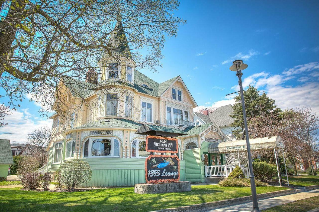 M&M Victorian Bed And Breakfast Marinette Exterior photo